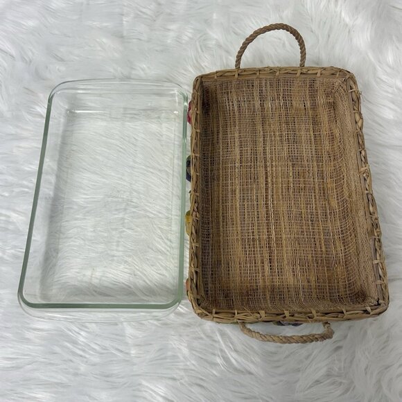 Vintage Pyrex Baking Dish & Woven Floral Casserole Travel/ Holder Basket Tray - Picture 2 of 10